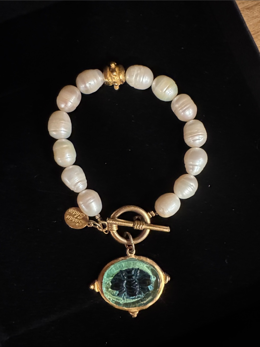 Susan Shaw Venetian Glass Bee Intaglio on Genuine Freshwater Pearl Bracelet